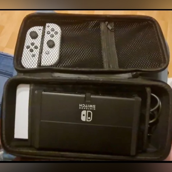 Nintendo switch Carrying Case - Picture 3 of 4